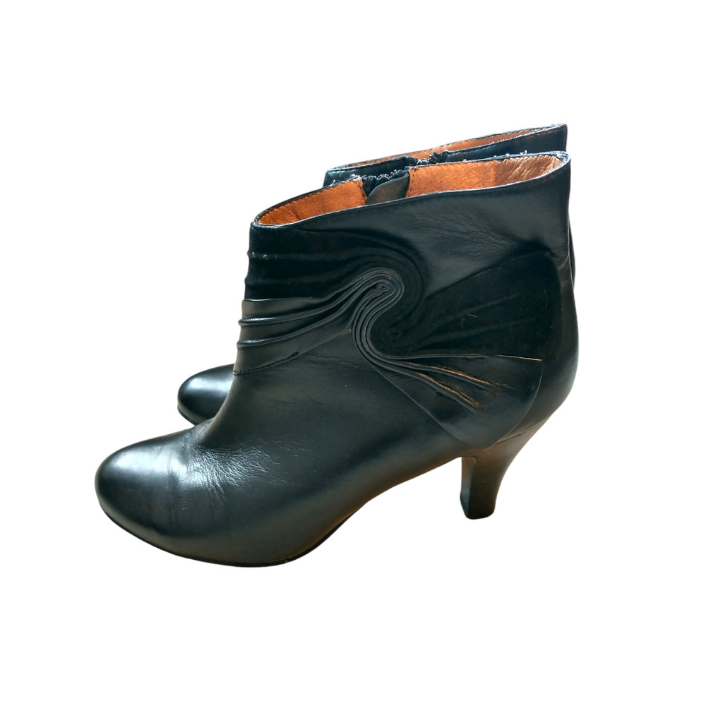 Sofft Women's Black Ankle Boots Booties 8.5 Mixed Leather Suede Stylish Trendy